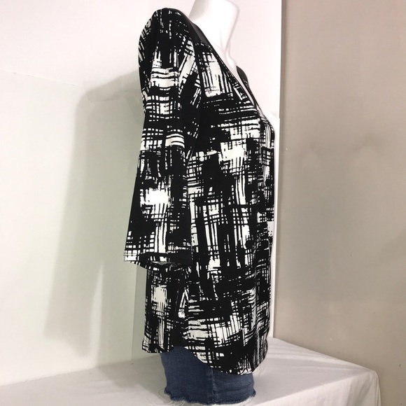 Laura Black & White V-Neck Swatchy Long Sleeve Top - Picture 7 of 10